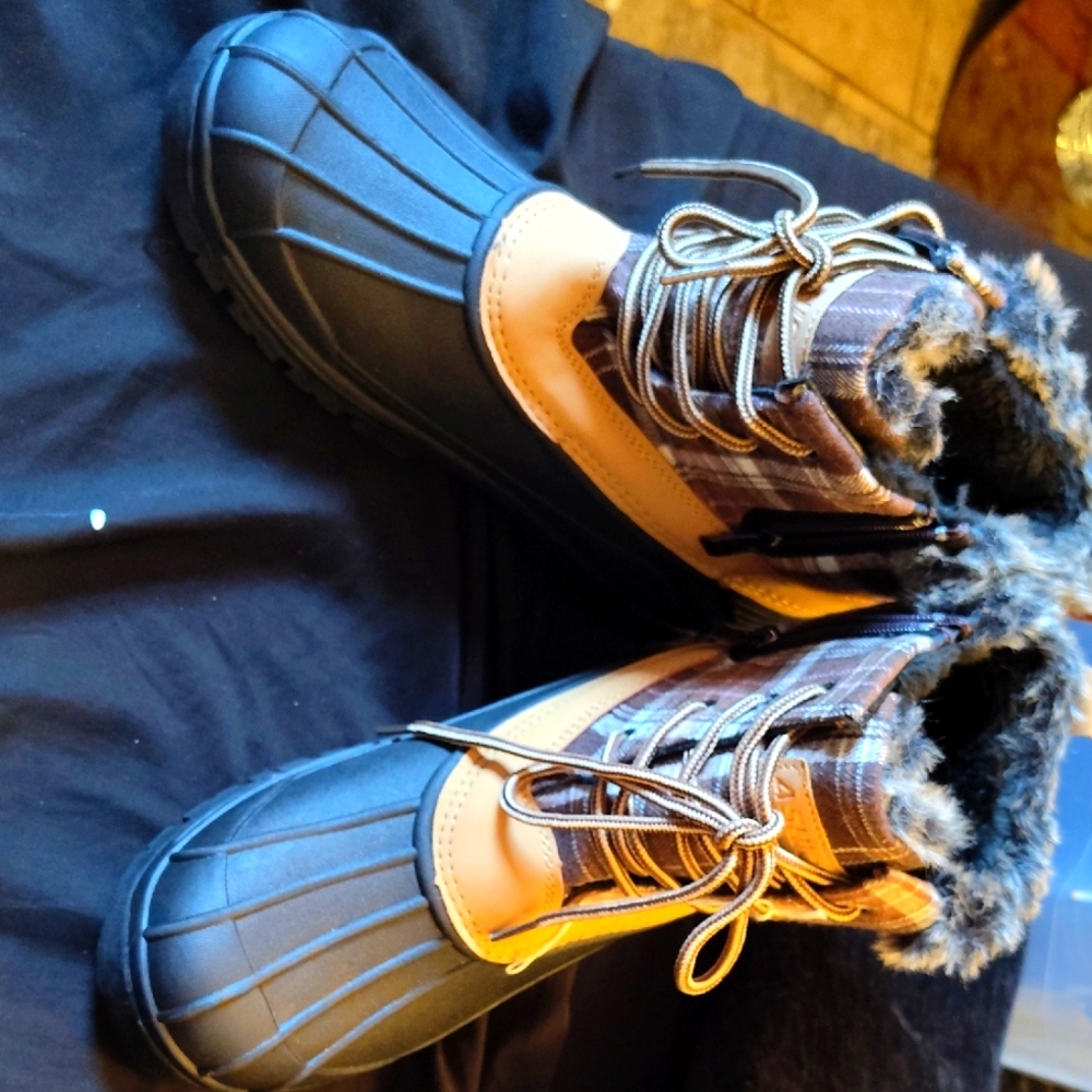 Brand new women's boots